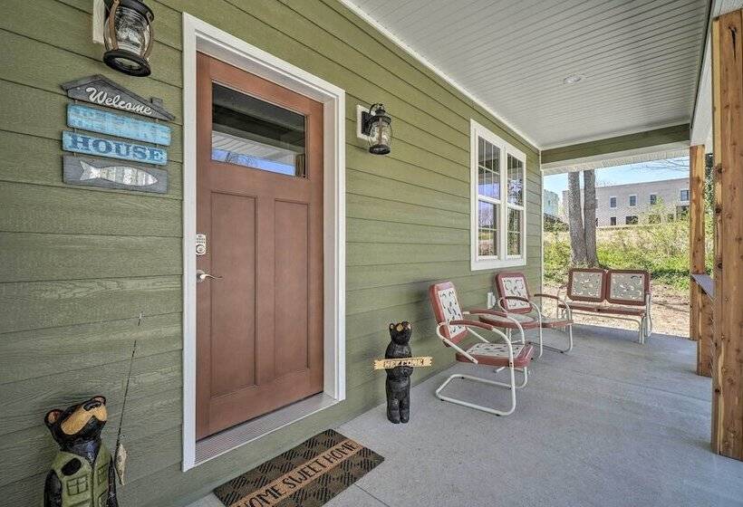 Modern Retreat W/ Deck: Walk To White River!