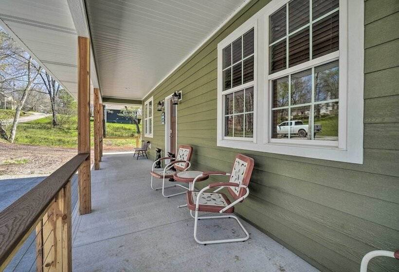 Modern Retreat W/ Deck: Walk To White River!