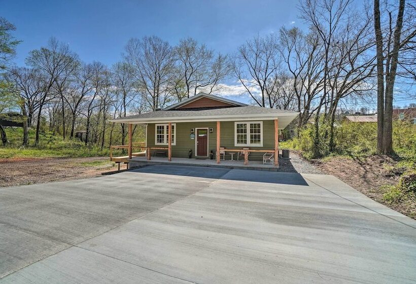 Modern Retreat W/ Deck: Walk To White River!