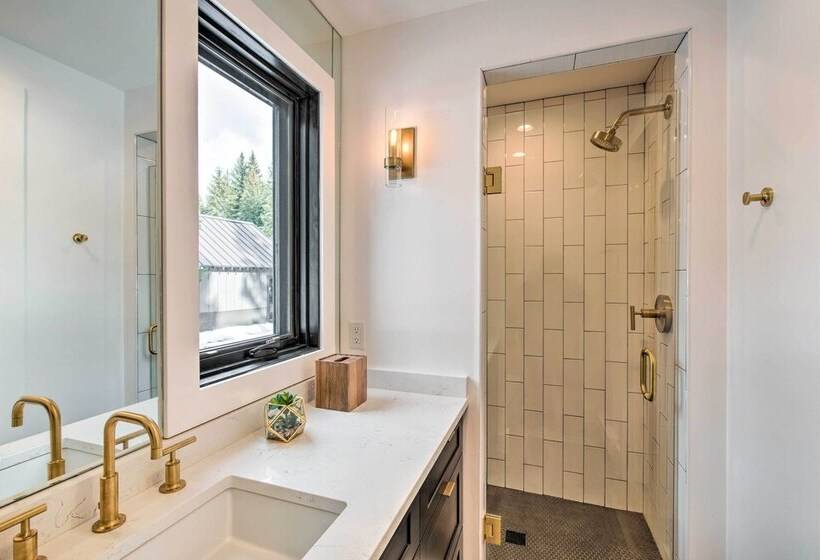 Modern Riverfront Home: 6 Mi To Big Sky Town!