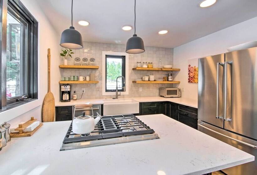 Modern Riverfront Home: 6 Mi To Big Sky Town!