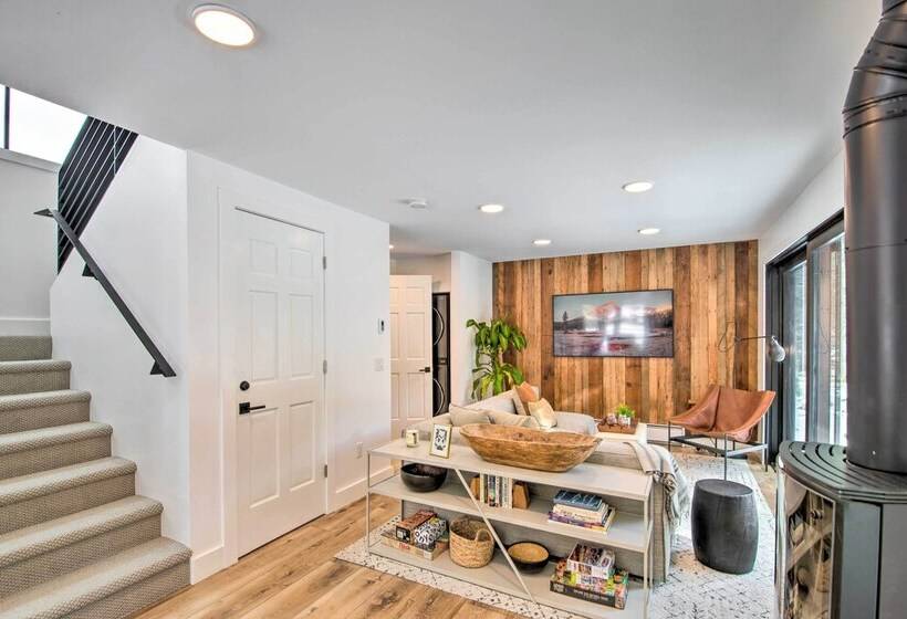 Modern Riverfront Home: 6 Mi To Big Sky Town!