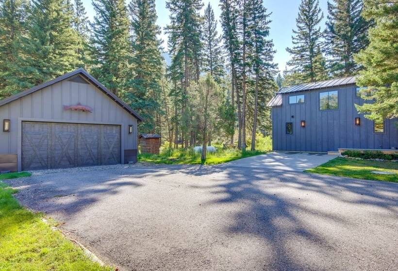 Modern Riverfront Home: 6 Mi To Big Sky Town!