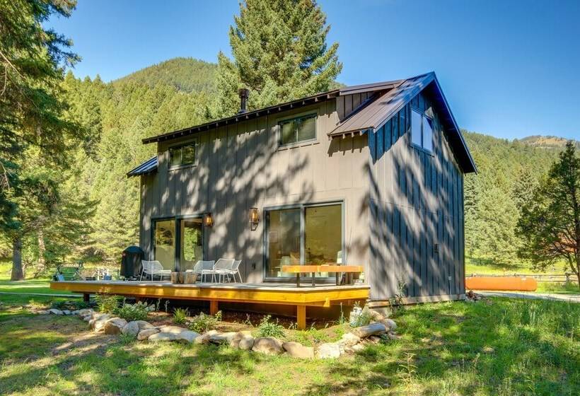 Modern Riverfront Home: 6 Mi To Big Sky Town!