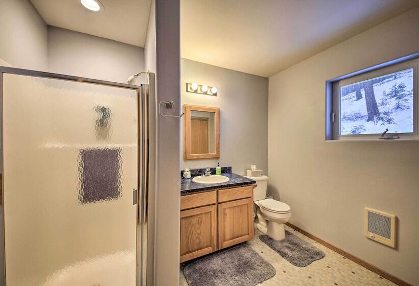 Montana Home On 5 Acres: Near Lake Koocanusa!