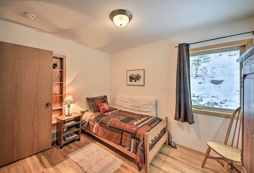 Montana Home On 5 Acres: Near Lake Koocanusa!