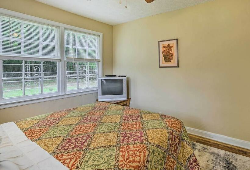 Montgomery Home W/ Porch In Prime Location!