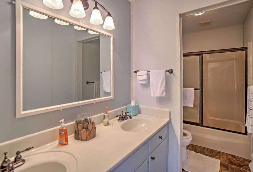 Monticello Home W/ Multi Level Deck On 2 Acres!