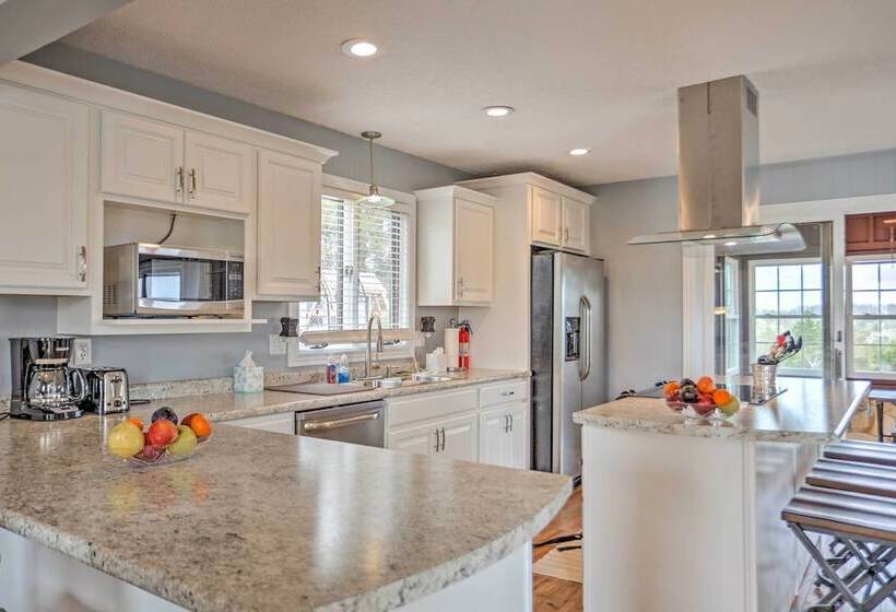 Monticello Home W/ Multi Level Deck On 2 Acres!