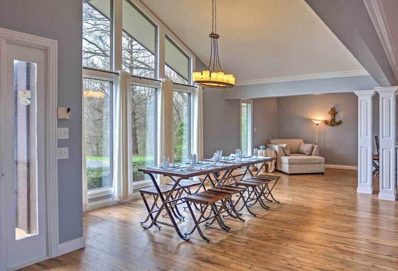 Monticello Home W/ Multi Level Deck On 2 Acres!