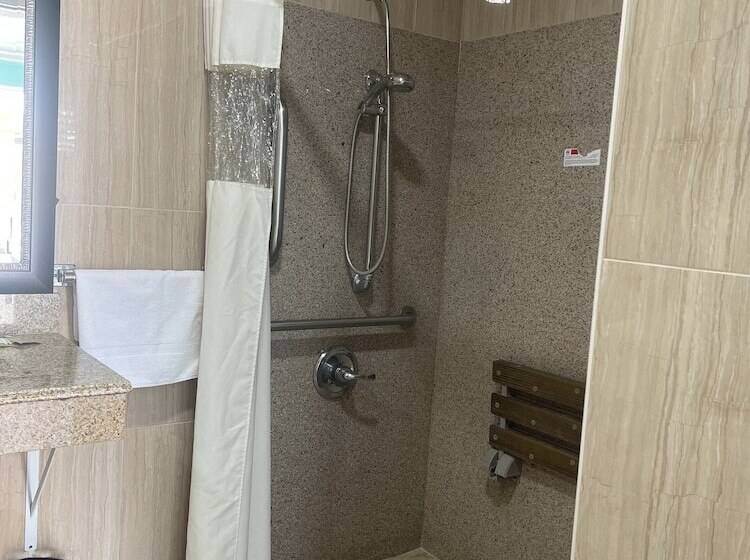 فندق على الطريق Economy Inn