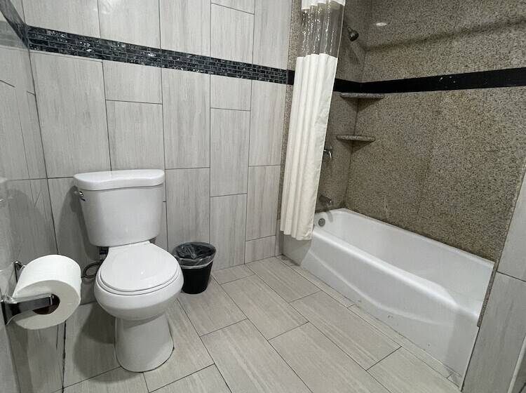 فندق على الطريق Economy Inn