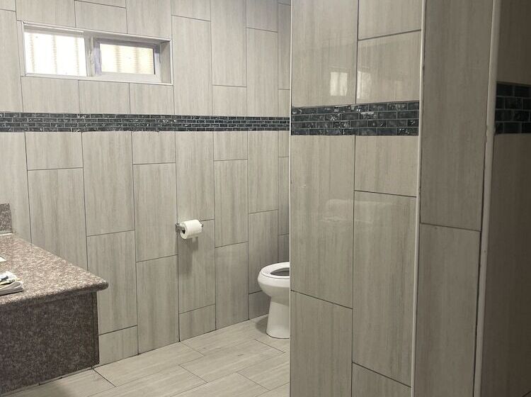 فندق على الطريق Economy Inn