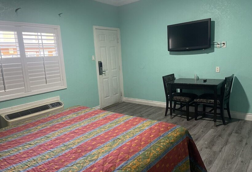 فندق على الطريق Economy Inn