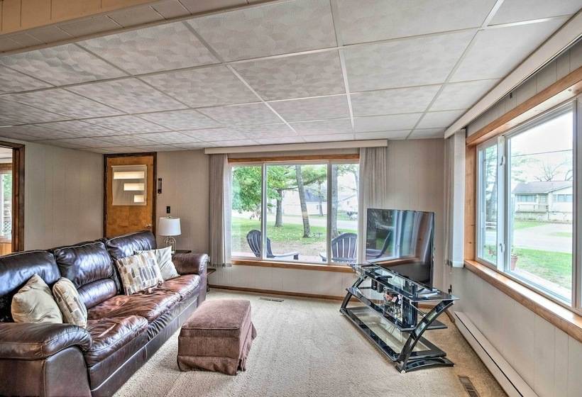 National City Cottage W/ Patio, Steps To Lake!