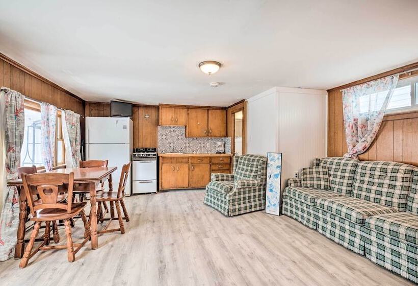 No Frills Hampton Cottage   Steps To Beach!