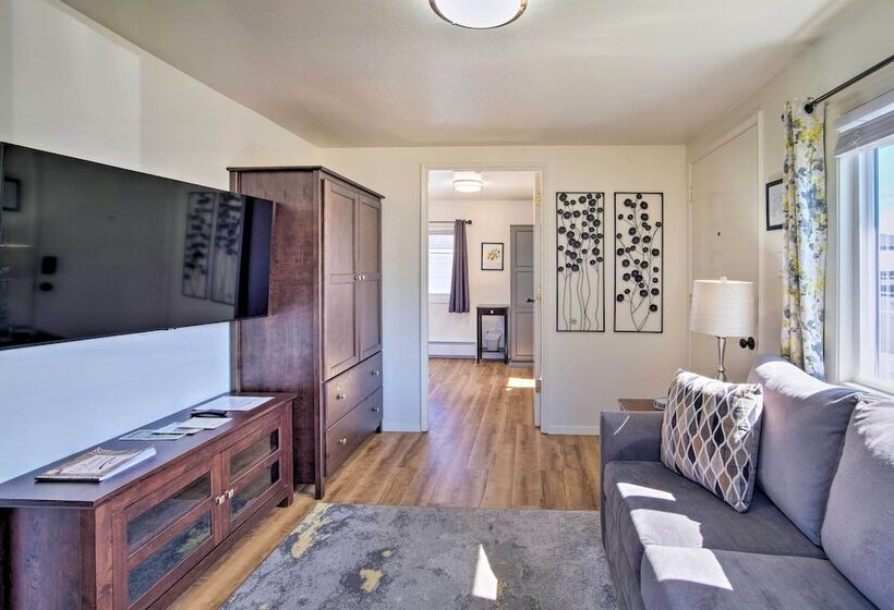 North Bend Home W/ Cornhole Court & Putting Green