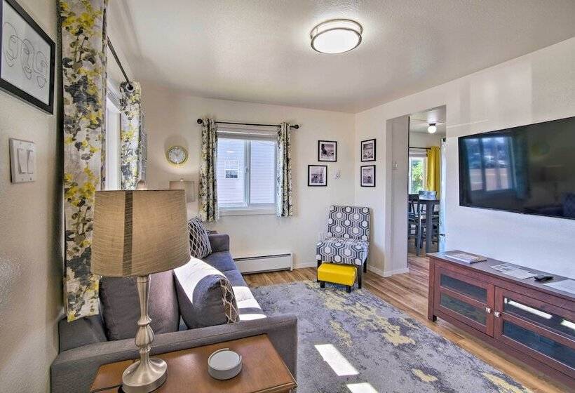 North Bend Home W/ Cornhole Court & Putting Green