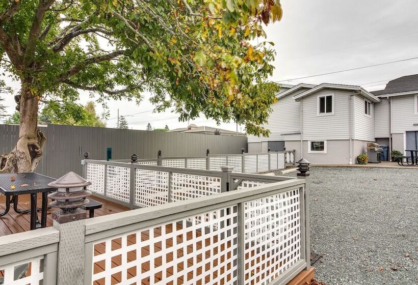 North Bend Home W/ Cornhole Court & Putting Green