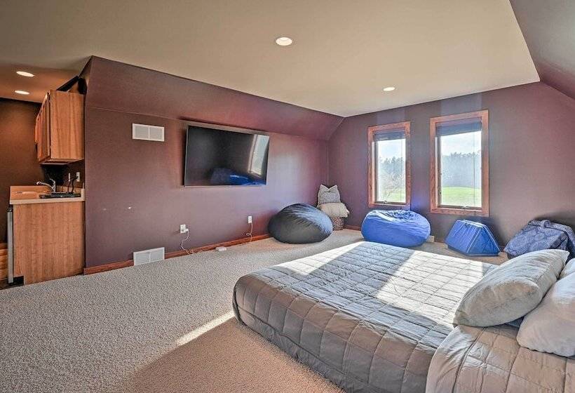 Northern Bay Resort Home   Half Mi To Lake!