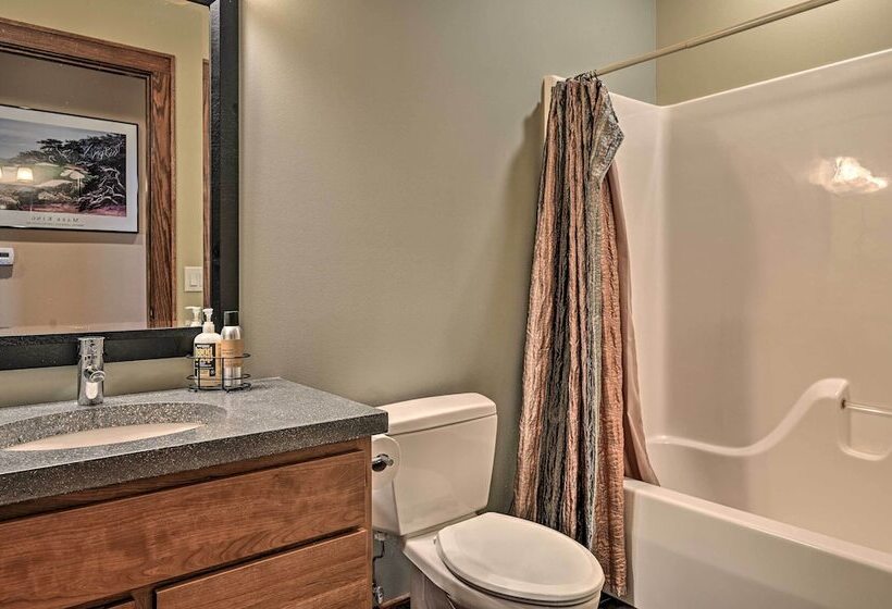 Northern Bay Resort Home   Half Mi To Lake!