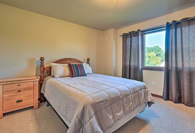 Northern Bay Resort Home   Half Mi To Lake!