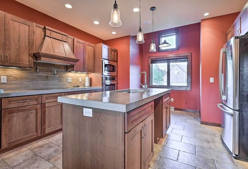 Northern Bay Resort Home   Half Mi To Lake!