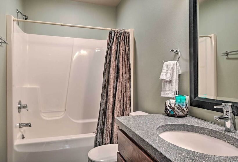 Northern Bay Resort Home   Half Mi To Lake!