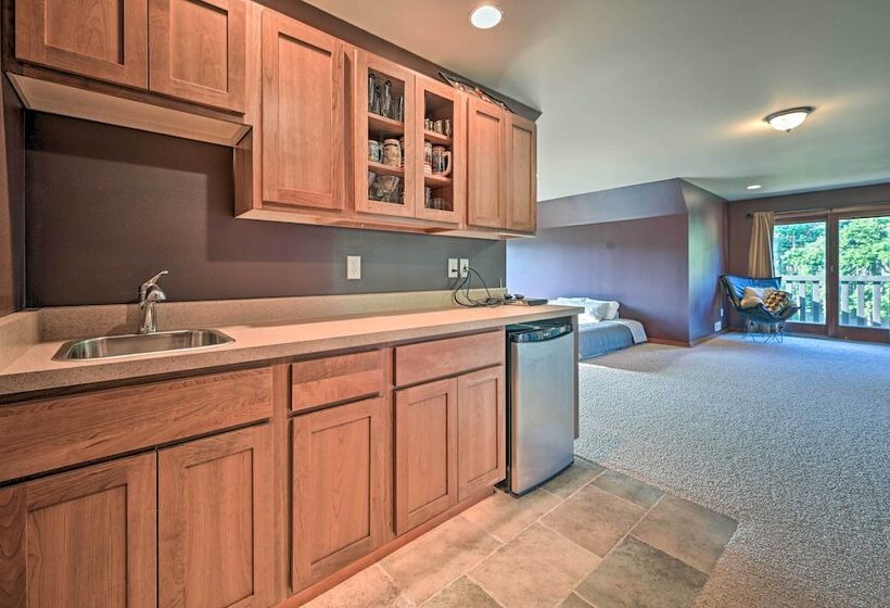 Northern Bay Resort Home   Half Mi To Lake!