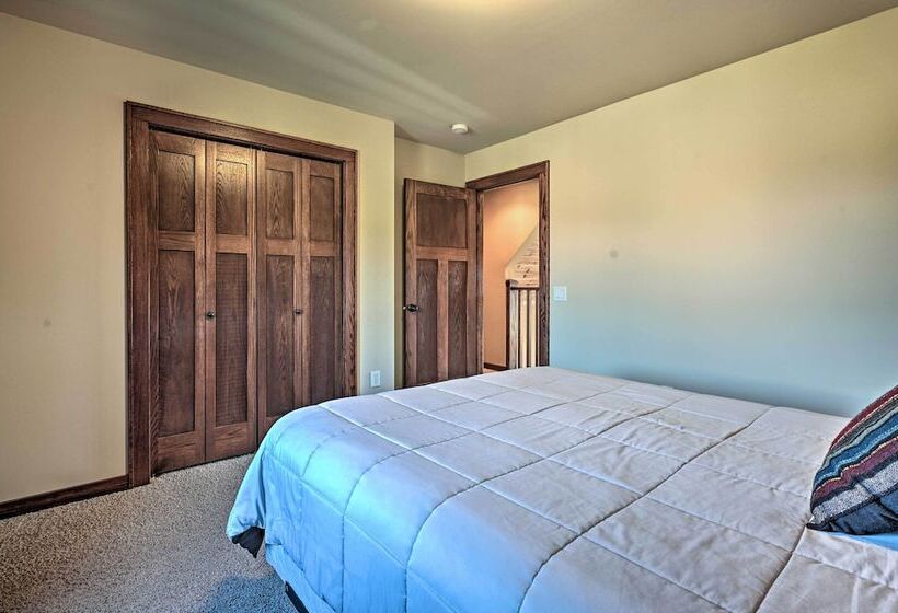 Northern Bay Resort Home   Half Mi To Lake!