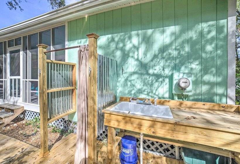 Oak Island Home W/ Yard < 1 Mi To The Beach!