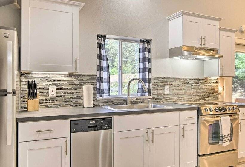 Oregon City Abode ~ 23 Mi To Dtwn Portland!