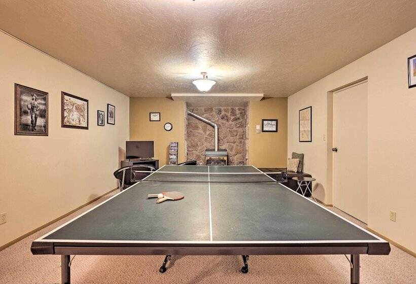 Parowan Escape With 2 Game Rooms, Deck & Yard!
