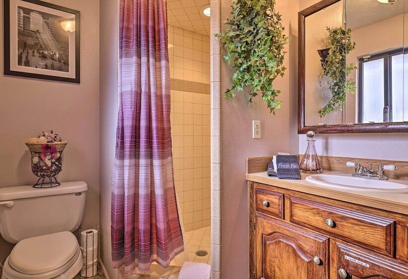 Parowan Escape With 2 Game Rooms, Deck & Yard!