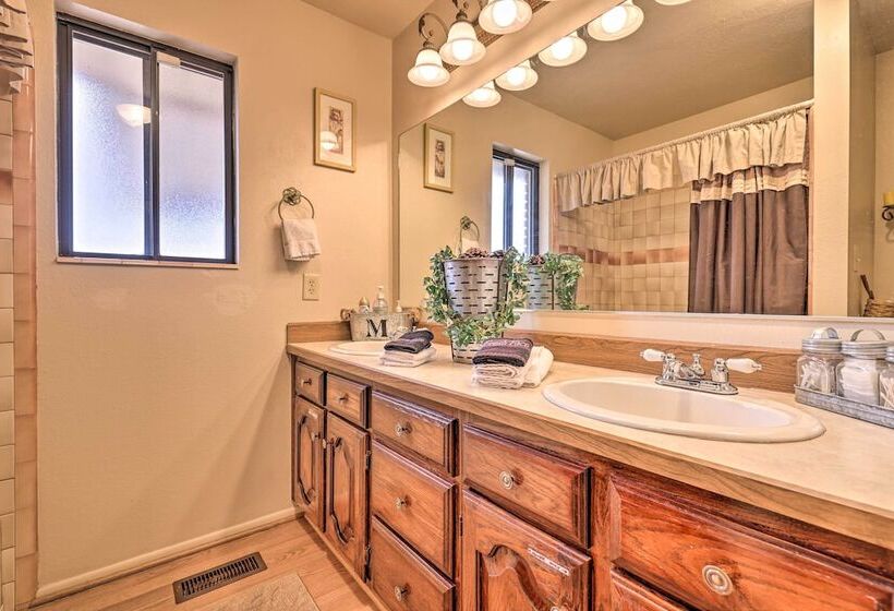 Parowan Escape With 2 Game Rooms, Deck & Yard!