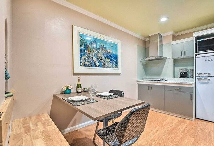 Romantic Pasadena Home W/ Covered Porch!