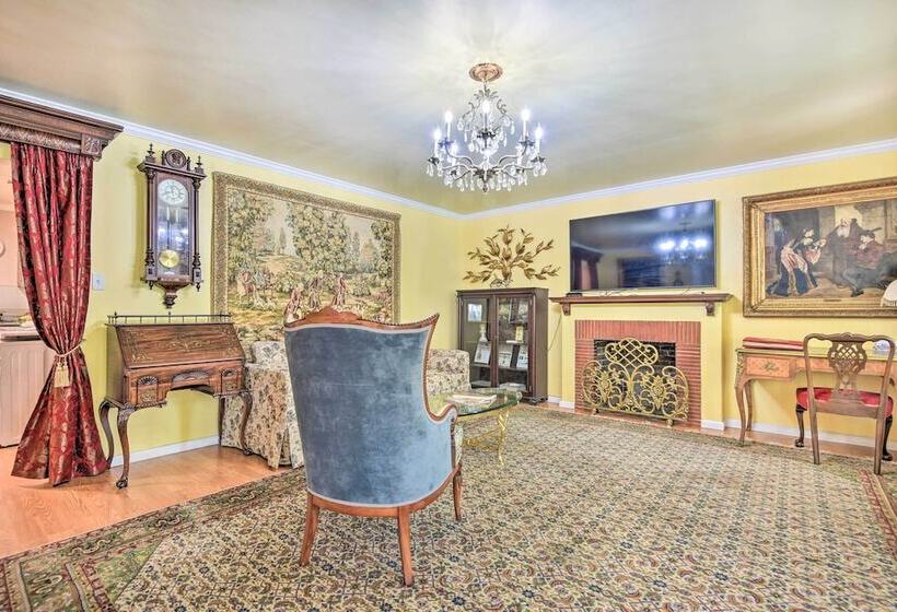 Romantic Pasadena Home W/ Covered Porch!