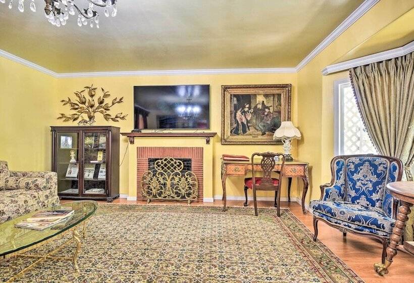 Romantic Pasadena Home W/ Covered Porch!