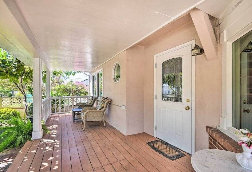 Romantic Pasadena Home W/ Covered Porch!
