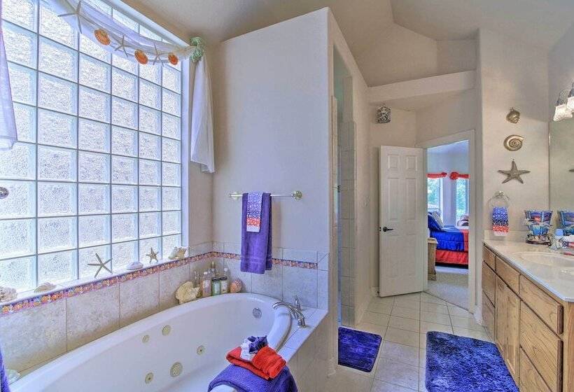 12 Mi To Lake Dunlap: Family Escape W/ Games