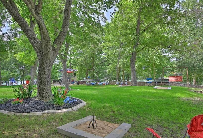 12 Mi To Lake Dunlap: Family Escape W/ Games