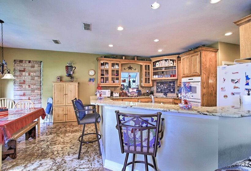 12 Mi To Lake Dunlap: Family Escape W/ Games