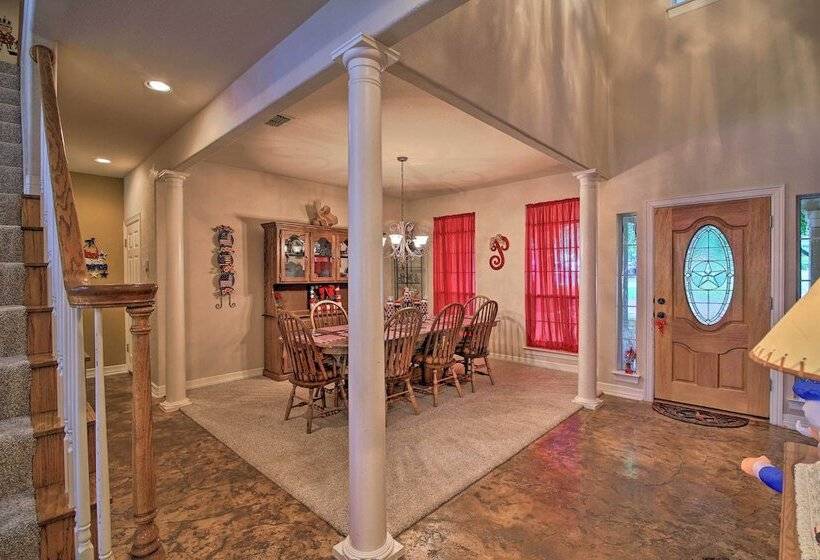 12 Mi To Lake Dunlap: Family Escape W/ Games