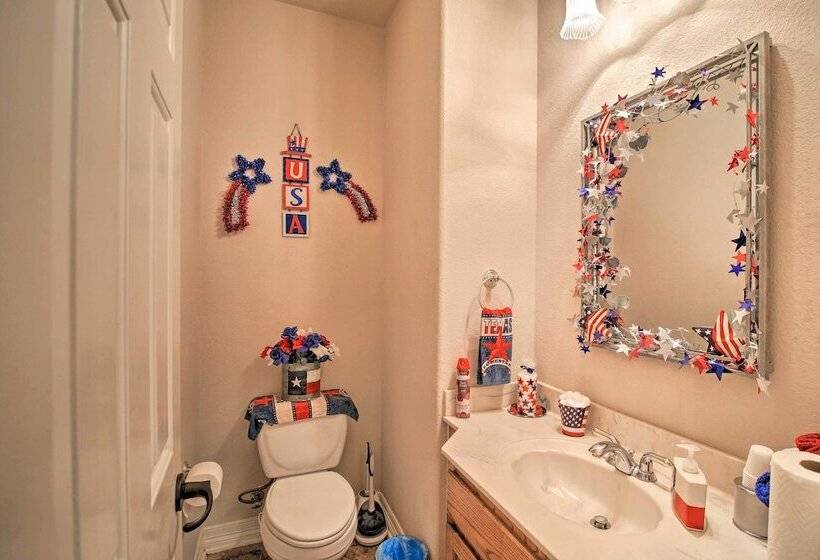 12 Mi To Lake Dunlap: Family Escape W/ Games