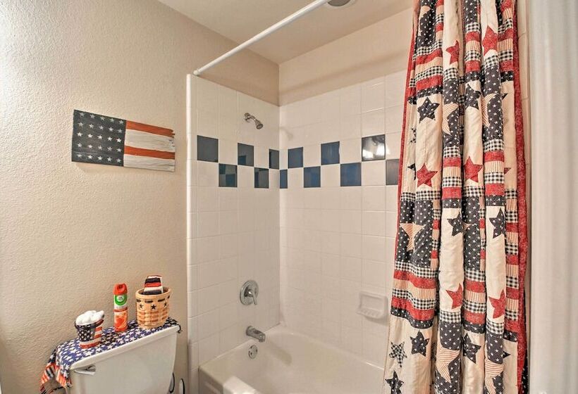 12 Mi To Lake Dunlap: Family Escape W/ Games