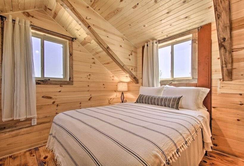 Cabin On 35 Acre Farm In Blanchardville W/ Trails!