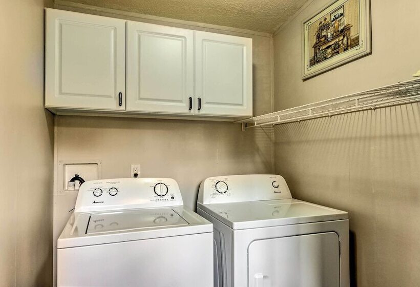 Peaceful Mi Home On 1 Acre: Pets Welcome!