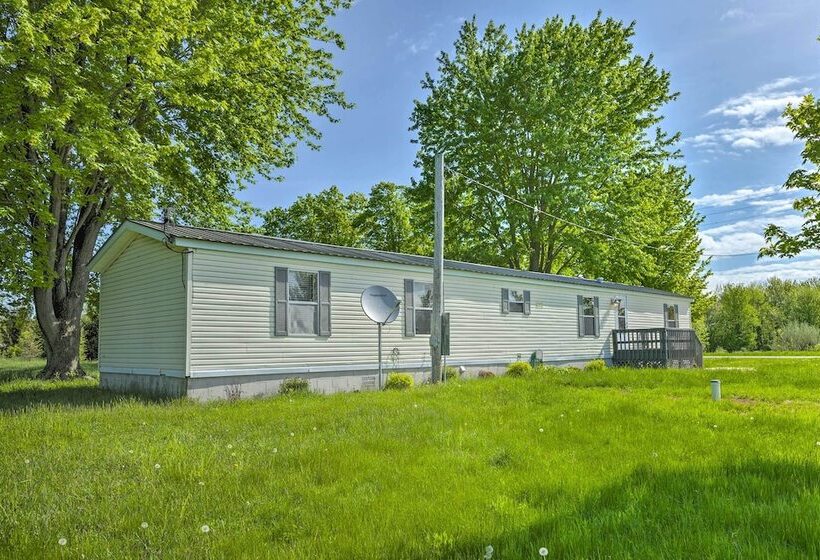 Peaceful Mi Home On 1 Acre: Pets Welcome!