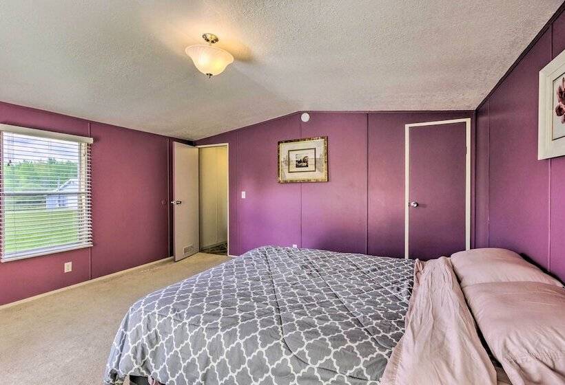 Peaceful Mi Home On 1 Acre: Pets Welcome!