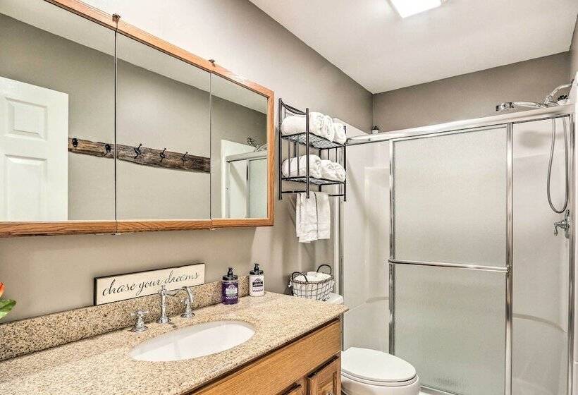 Peaceful & Secluded Knoxville Retreat W/ Deck